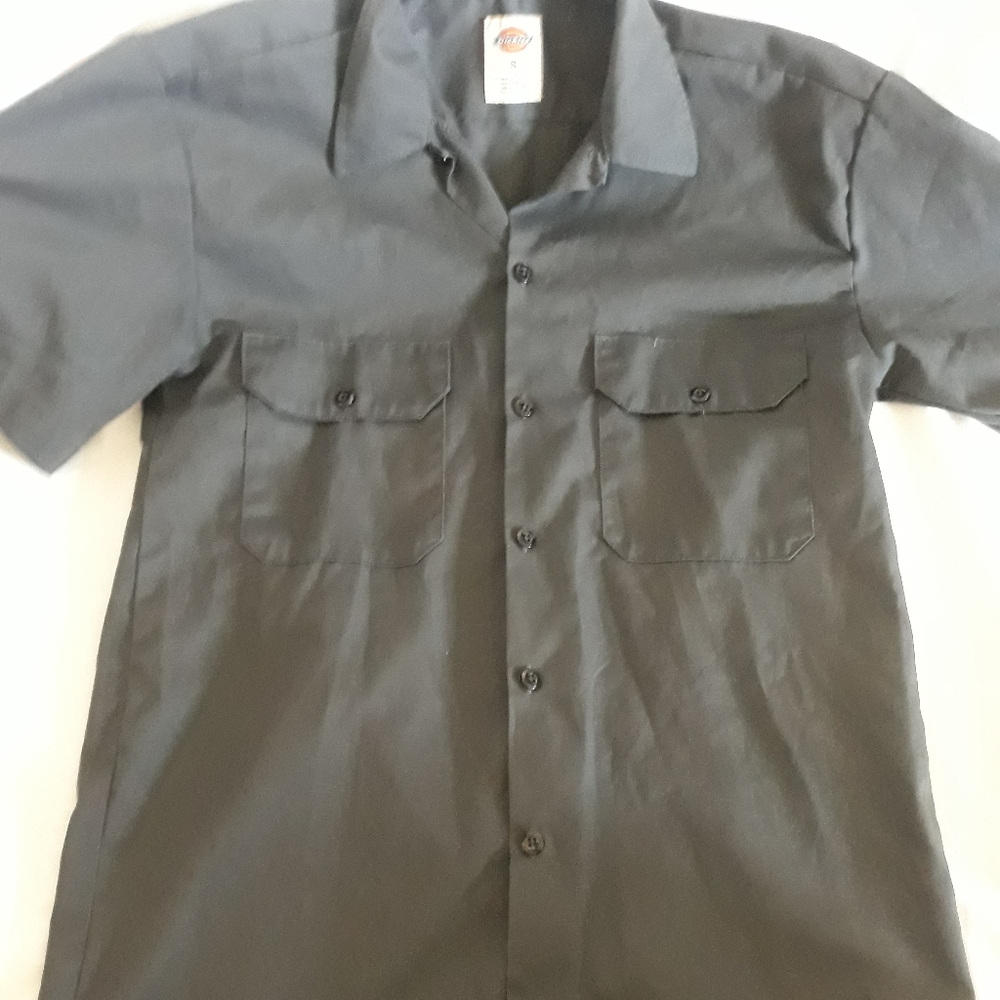 Small Dickies grey shirt